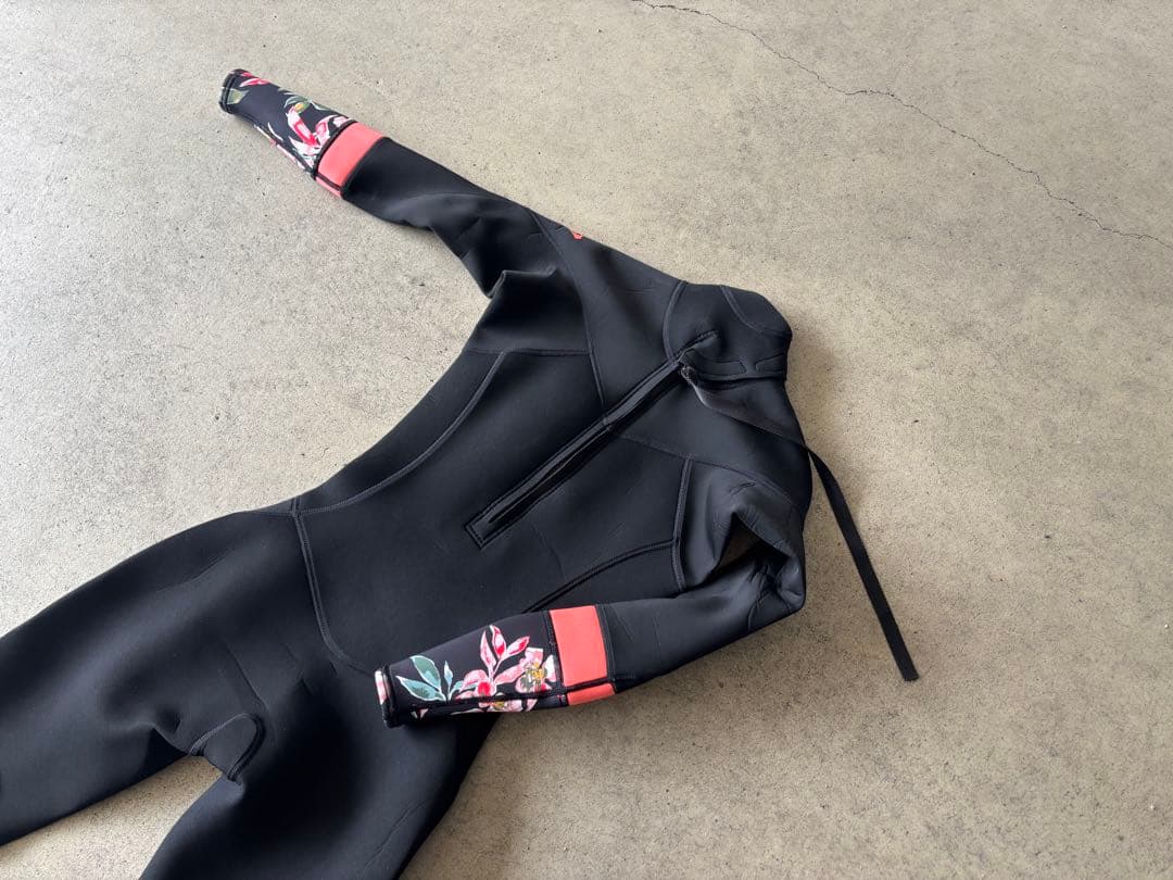 ★送料無料・超美品・お洒落★ロキシー　フルスーツ　ウエットスーツサーフィン可愛い