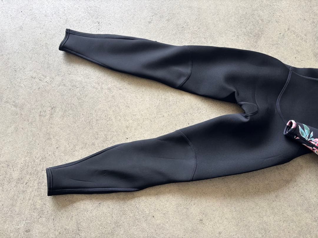 ★送料無料・超美品・お洒落★ロキシー　フルスーツ　ウエットスーツサーフィン可愛い