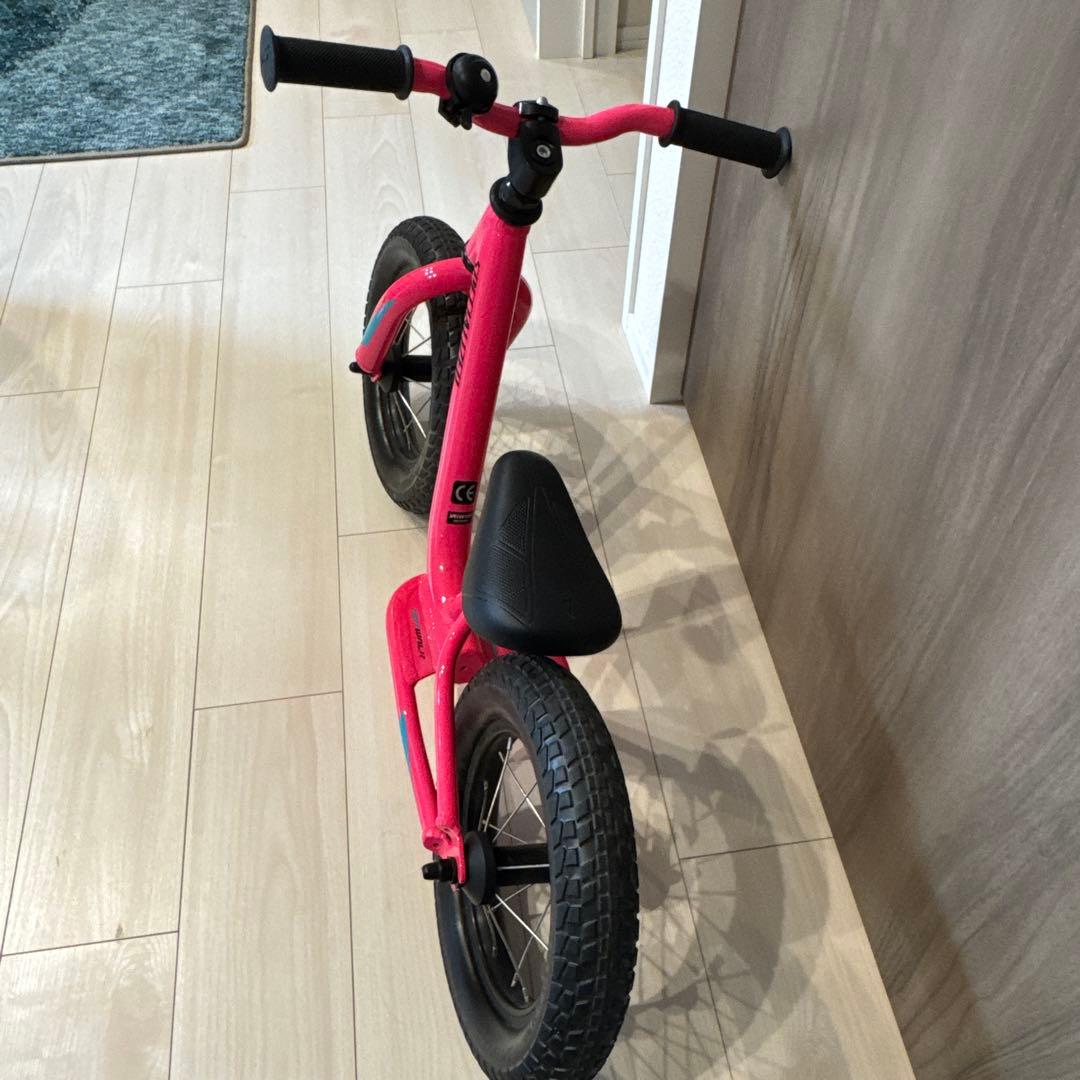 Specialized ピンク HOTWALK 12インチ