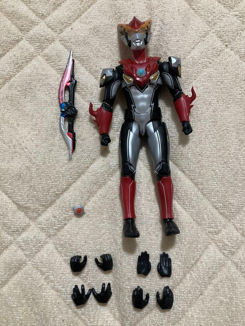 ウルトラマンルーブ　フィギュアアーツ　ロッソ　ブル　S.H.Figuarts