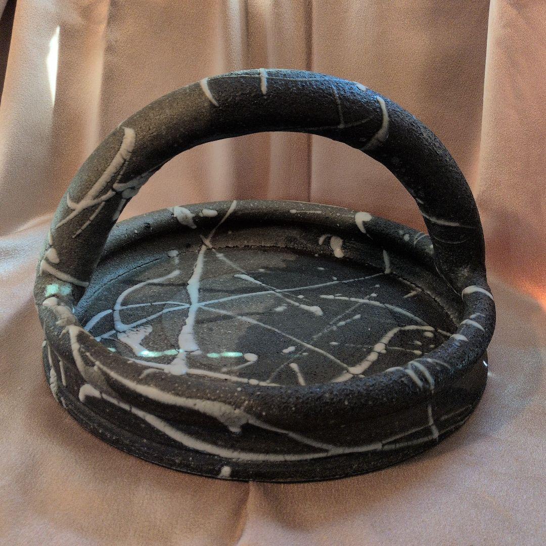 益子の伝統工芸作家、宮澤章氏の手付平鉢。和の美が調和した味わい深い器です