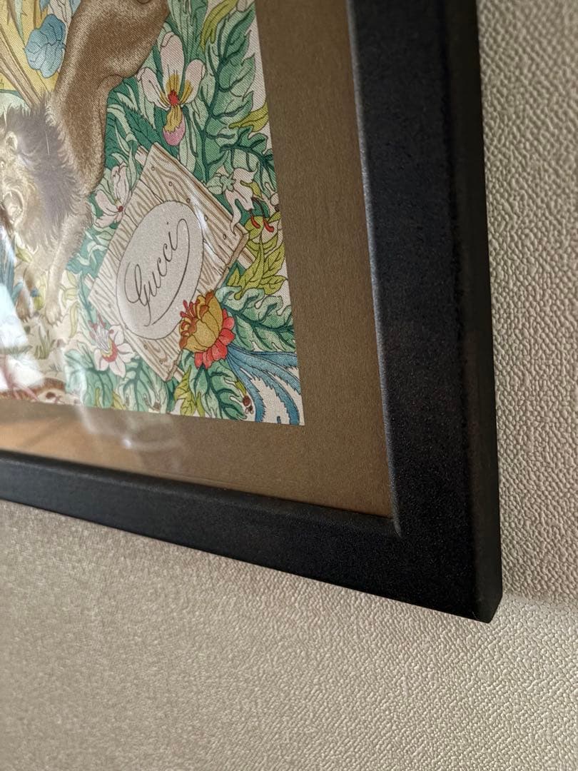 Gucci の動物柄スカーフの額装 86センチ×86センチの正方形