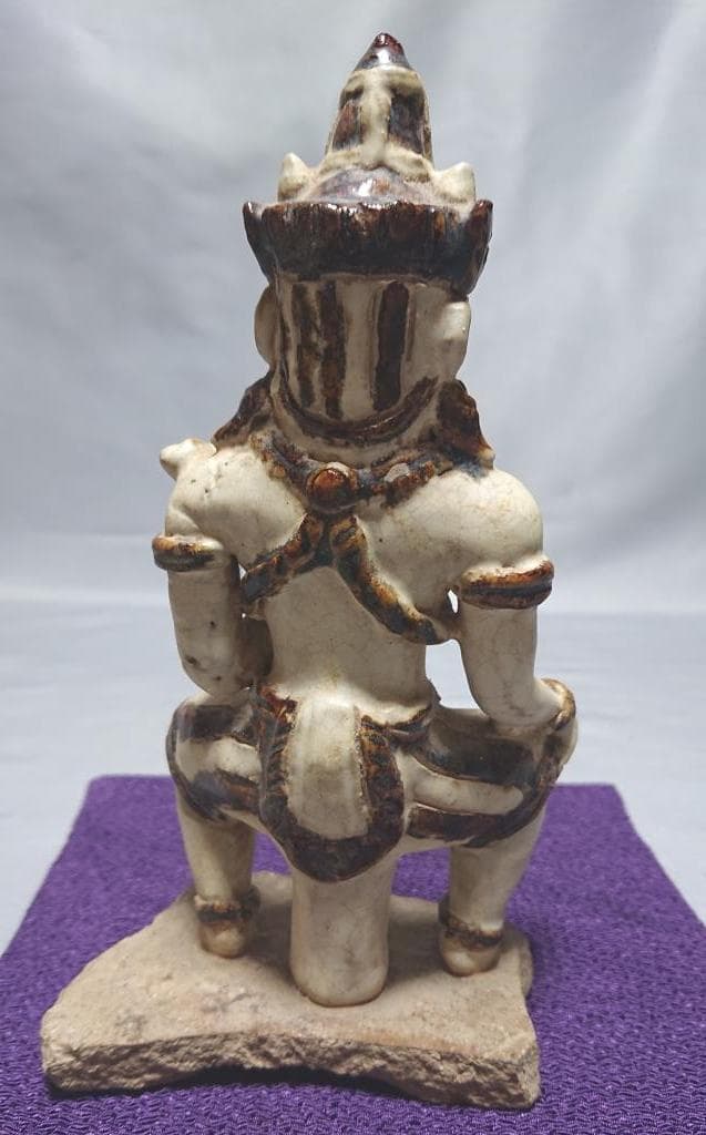 コレクター収集品　タイ　スワンカローク　コウノイ窯　白濁鉄絵武人像