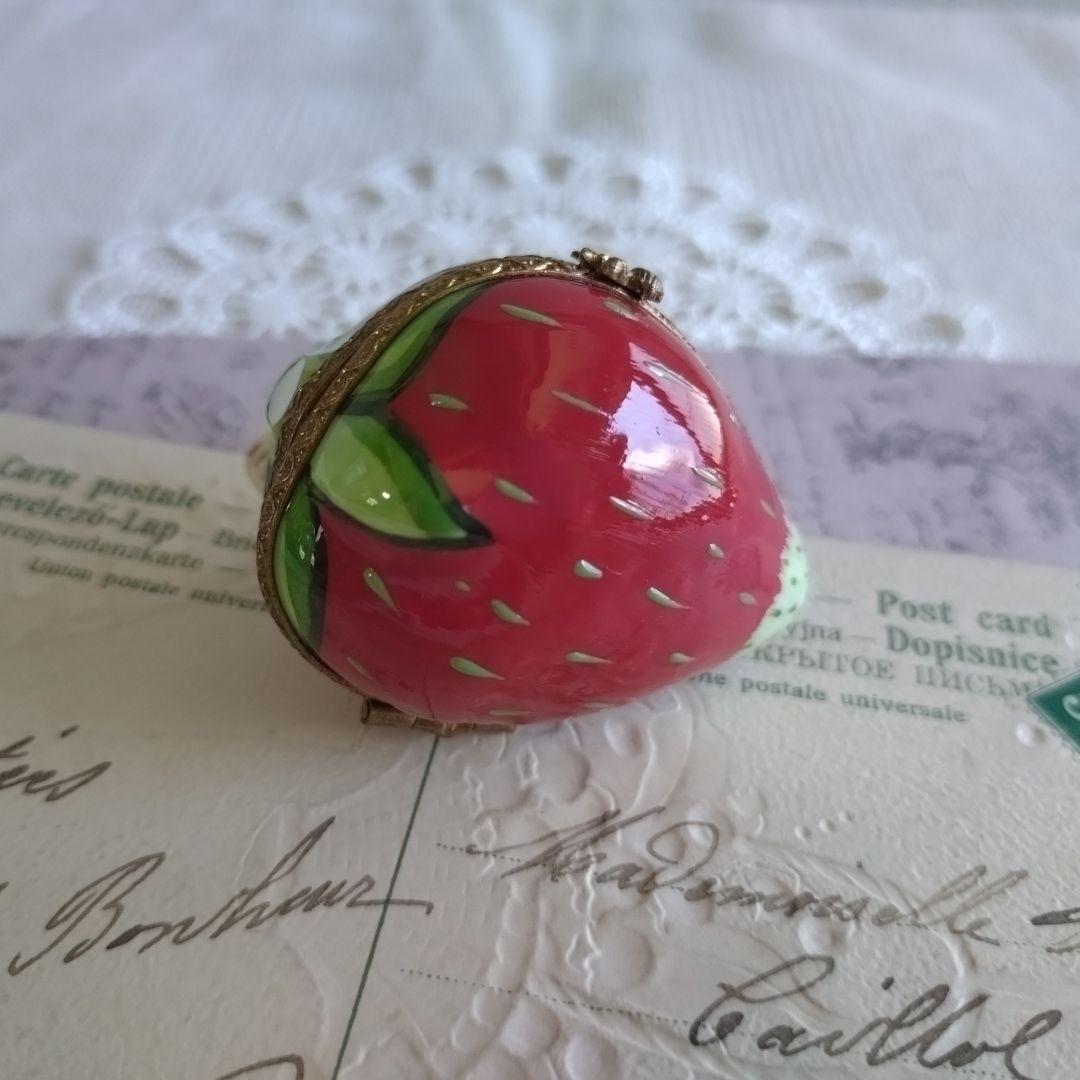 リモージュボックス　イチゴ　蜂　フランス製　ピルケース　小物入れ　ヴィンテージ