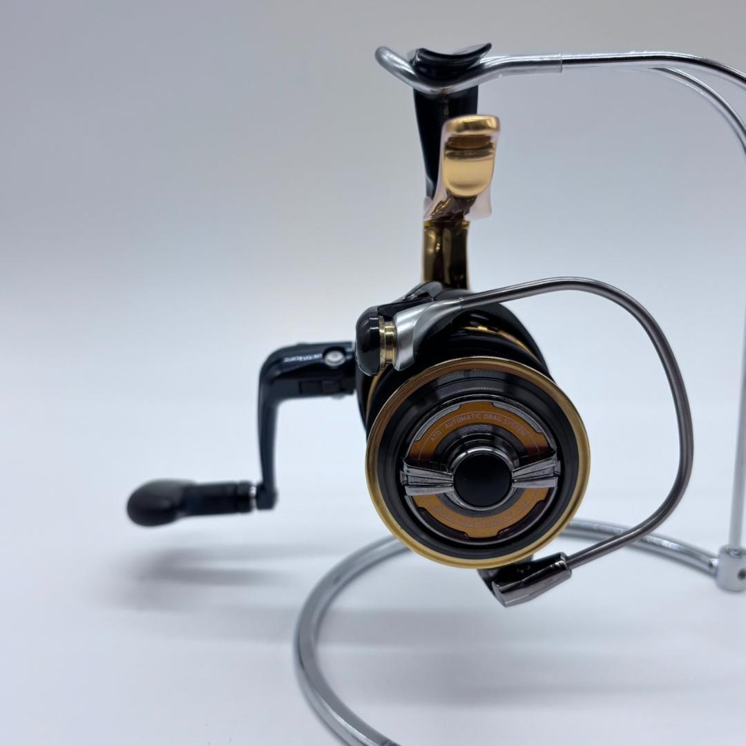 未使用 DAIWA 15トーナメントISO 2500SH-LBD 055466