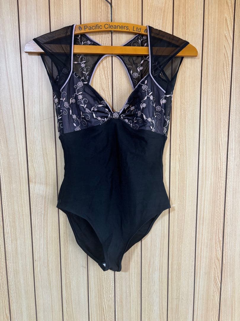 【最終値下げ】デラロミラノ　レオタード