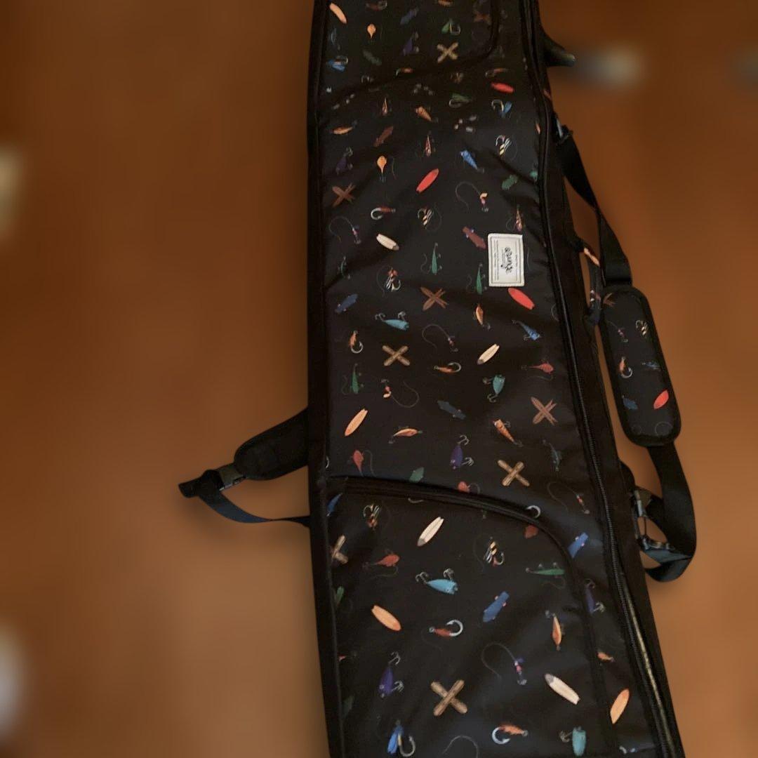 スノーボードとバインディングとバッグ