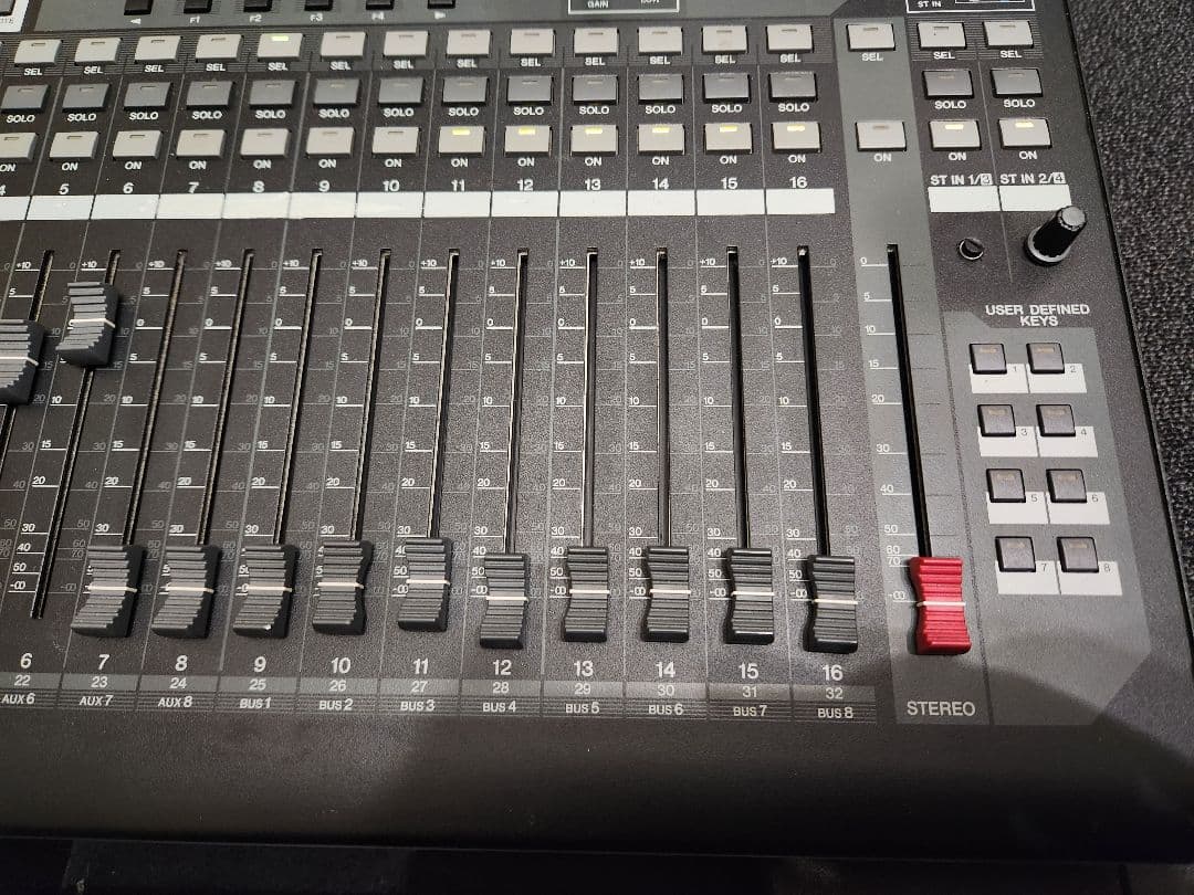 YAMAHA O1V96 デジタルミキサー　専用ハードケース付 / 動作品