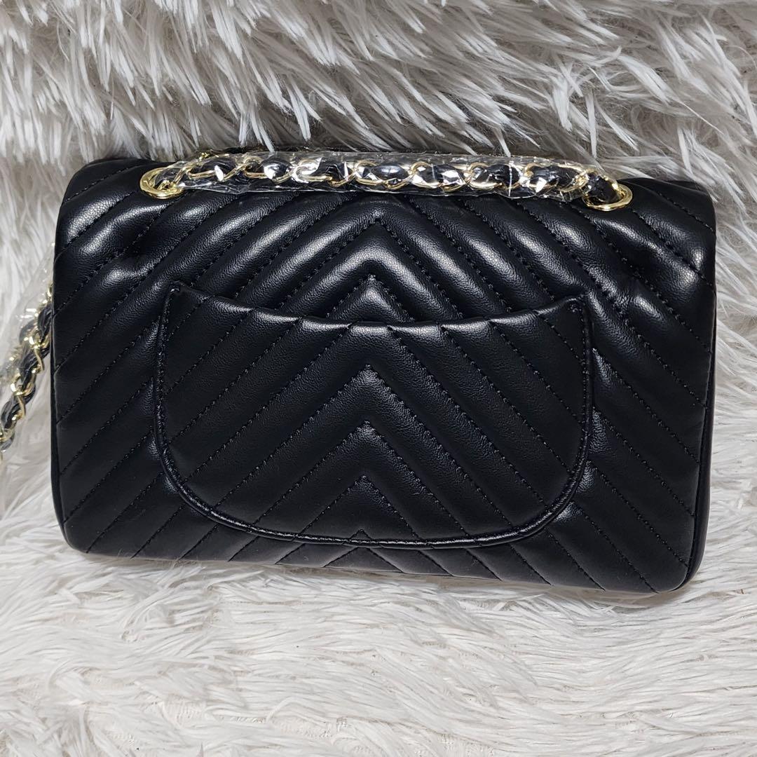 CHANEL ショルダーバッグ　Vステッチ　ノベルティ　シャネル　黒