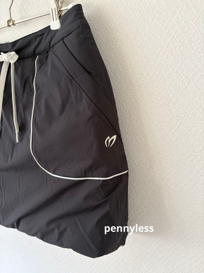 マスターバニーエディショ白x黒リバーシブル　ダウンスカートS