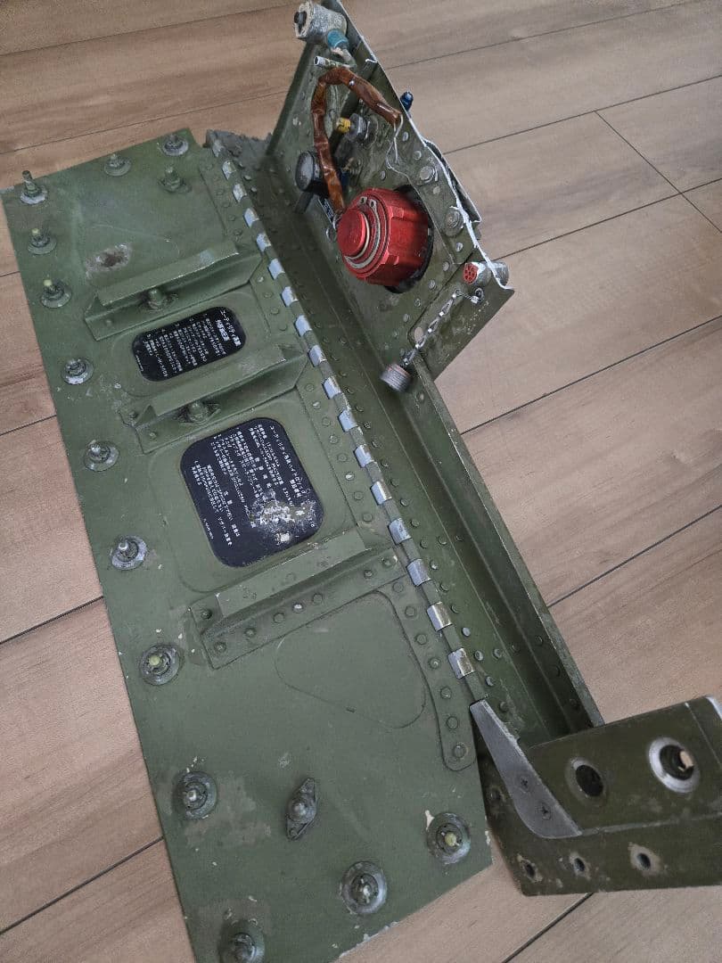 実物　F-4EJ　 最終値下げ　油圧機器室ドア　ジャンク