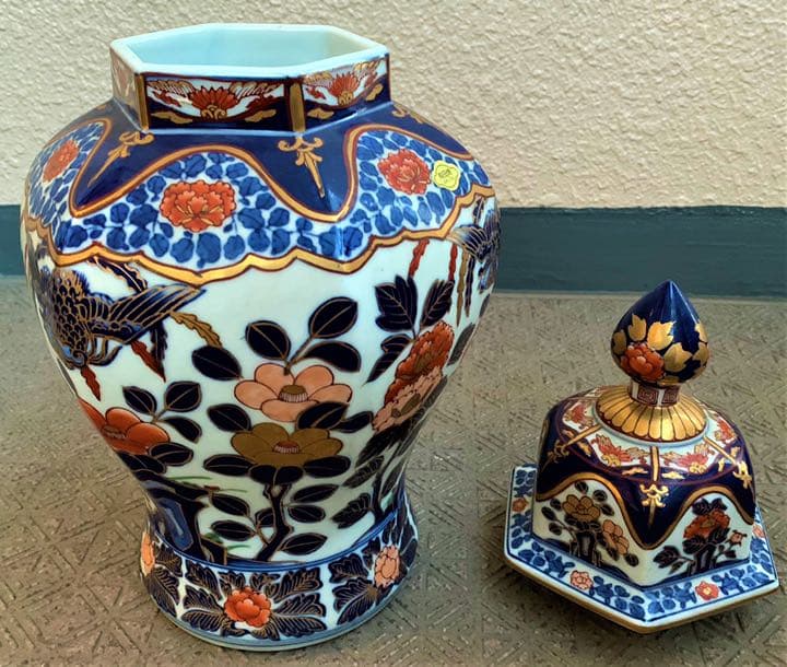 有田焼 飾り壺 蓋付 陶器 小型 置物 焼物 花模様 色絵 骨董 美術