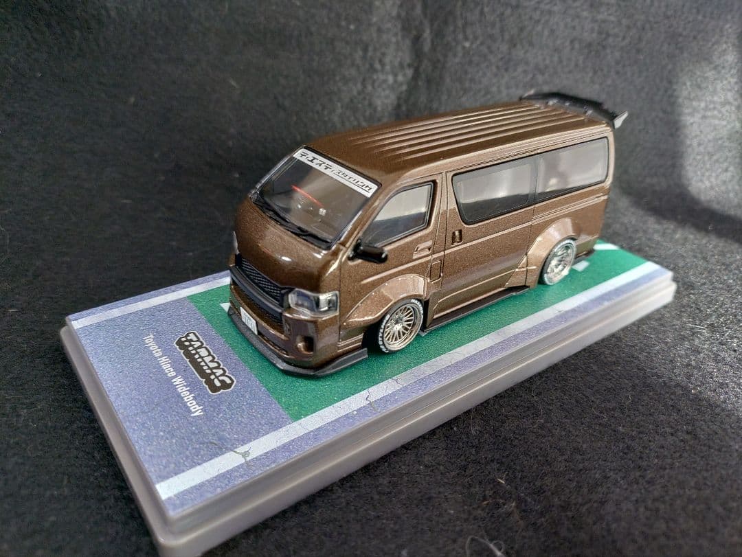 1/43 TARMAC トヨタ　ハイエース　ワイドボディー