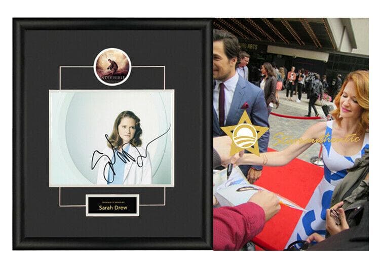 直筆サイン入り写真 サラ・ドリュー  俳優/フレーム別/SA鑑定済