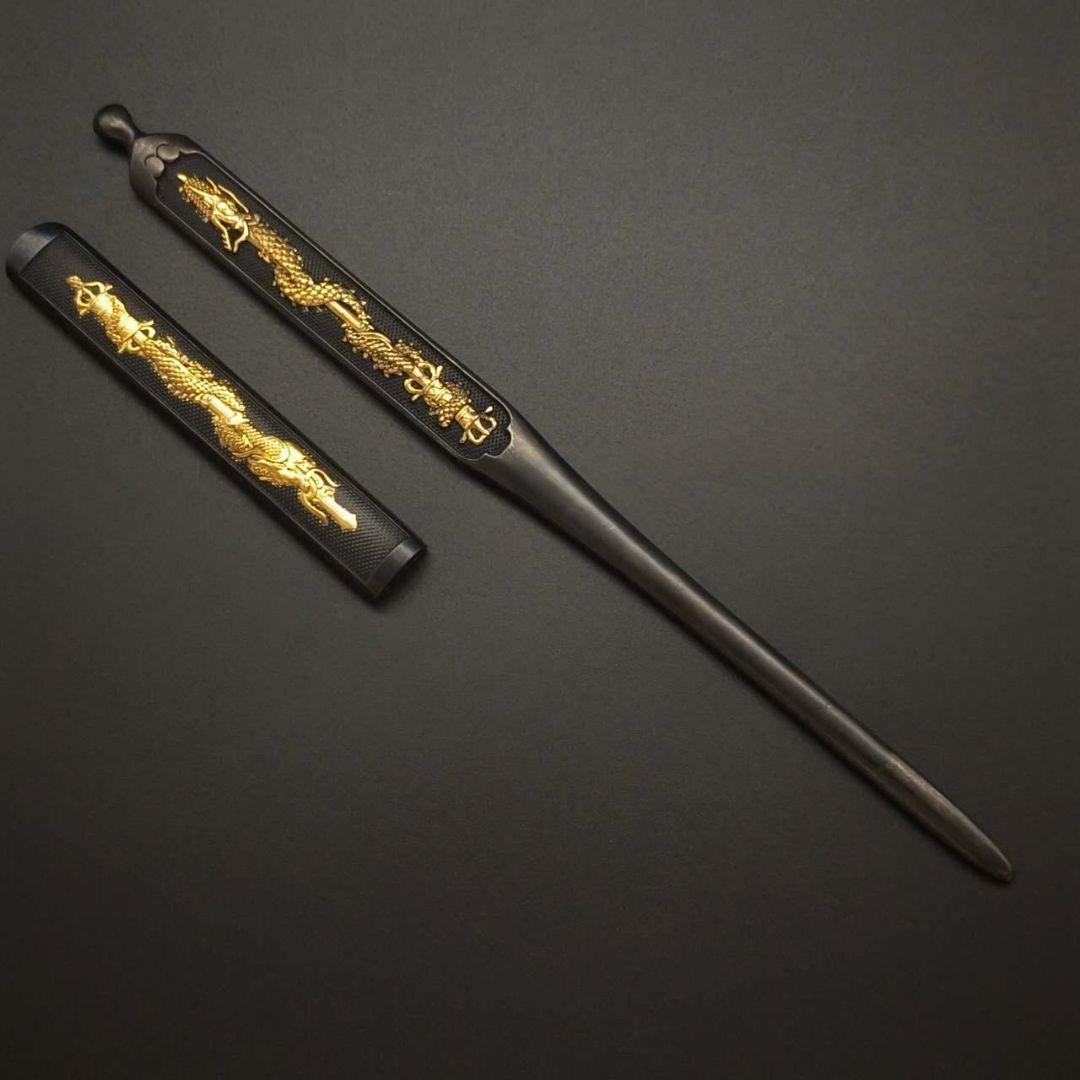 年末セール　小柄　笄　倶利伽羅剣の図　　職人作　現代金工　金工品　銅製　金メッき