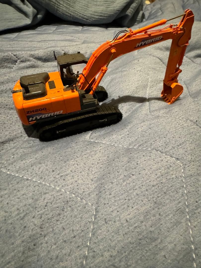 ミニカー HITACHI ZH200 hybrid 1/50