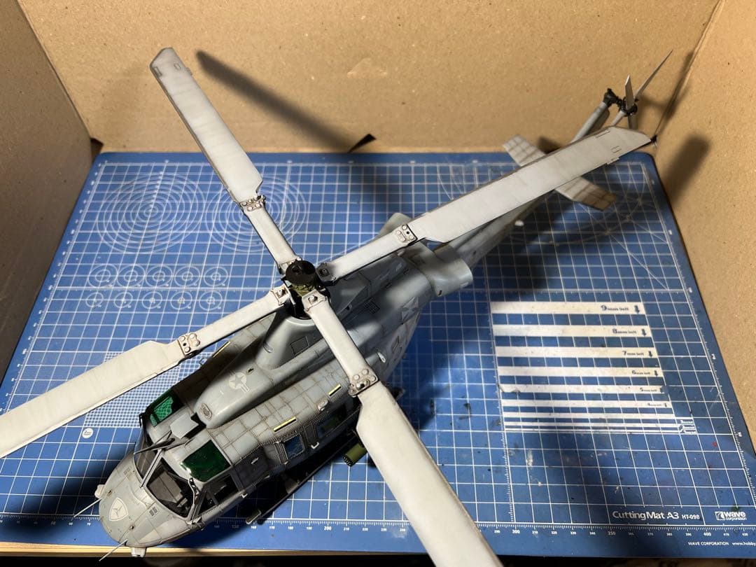 アカデミー 1/35 uh-1y ヴェノム 完成品