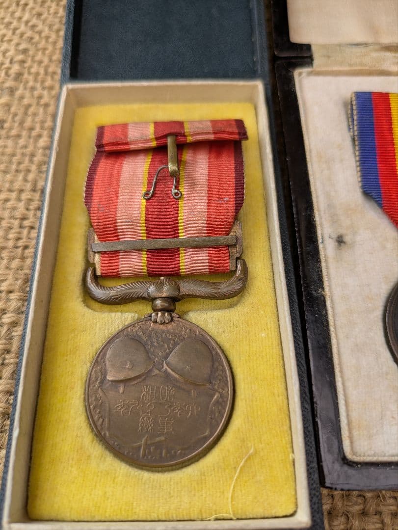 旧日本軍勲章　5種　大満洲國建國功労章　勲八位景雲章　功七級金鵄章ほか