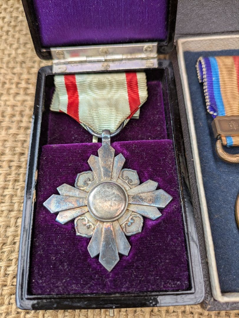 旧日本軍勲章　5種　大満洲國建國功労章　勲八位景雲章　功七級金鵄章ほか