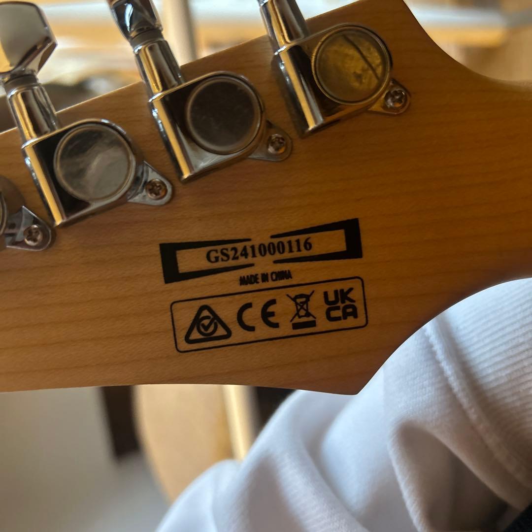 ブラックエレキギター 6弦