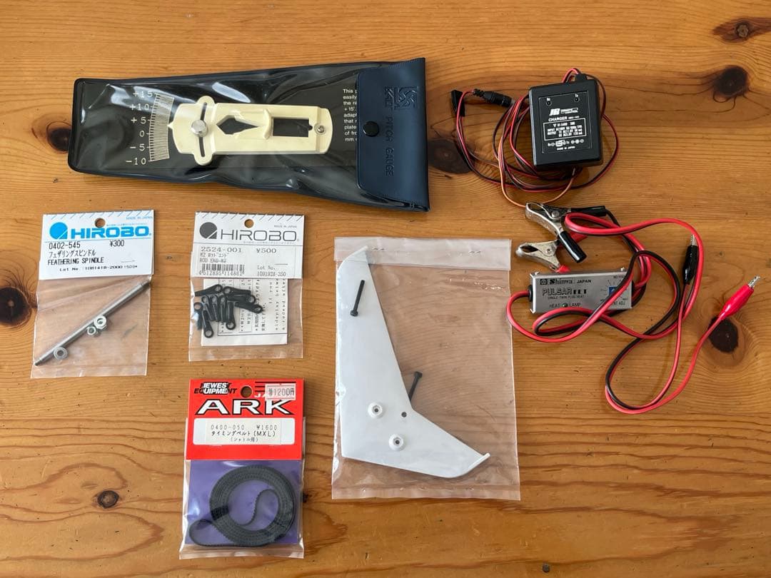 ヒロボーシャトル　TOP ARROW ボディ　ヘリコプター　ジャンク品