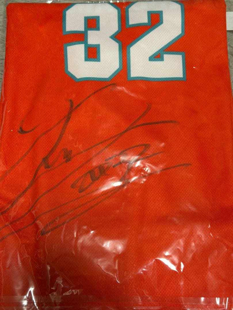 広島ドラゴンフライズ　晴山ケビン　サイン入りTシャツ