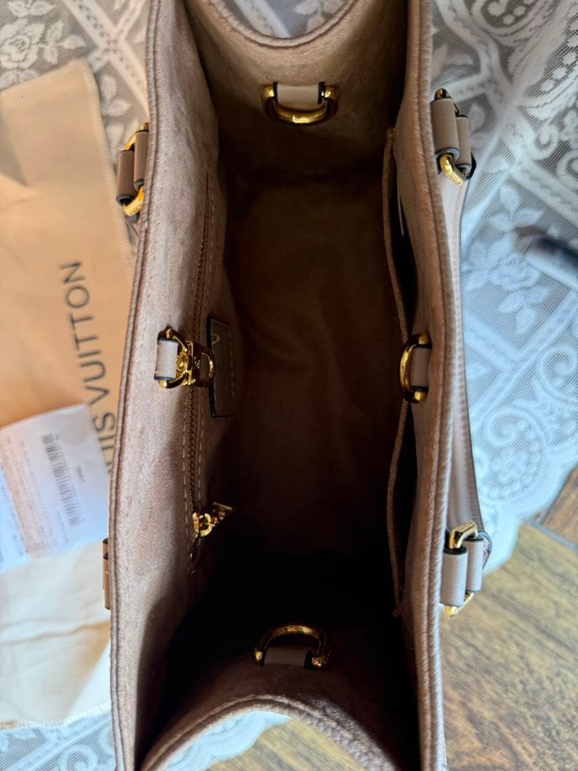 ベージュ モノグラム ショルダーバッグ