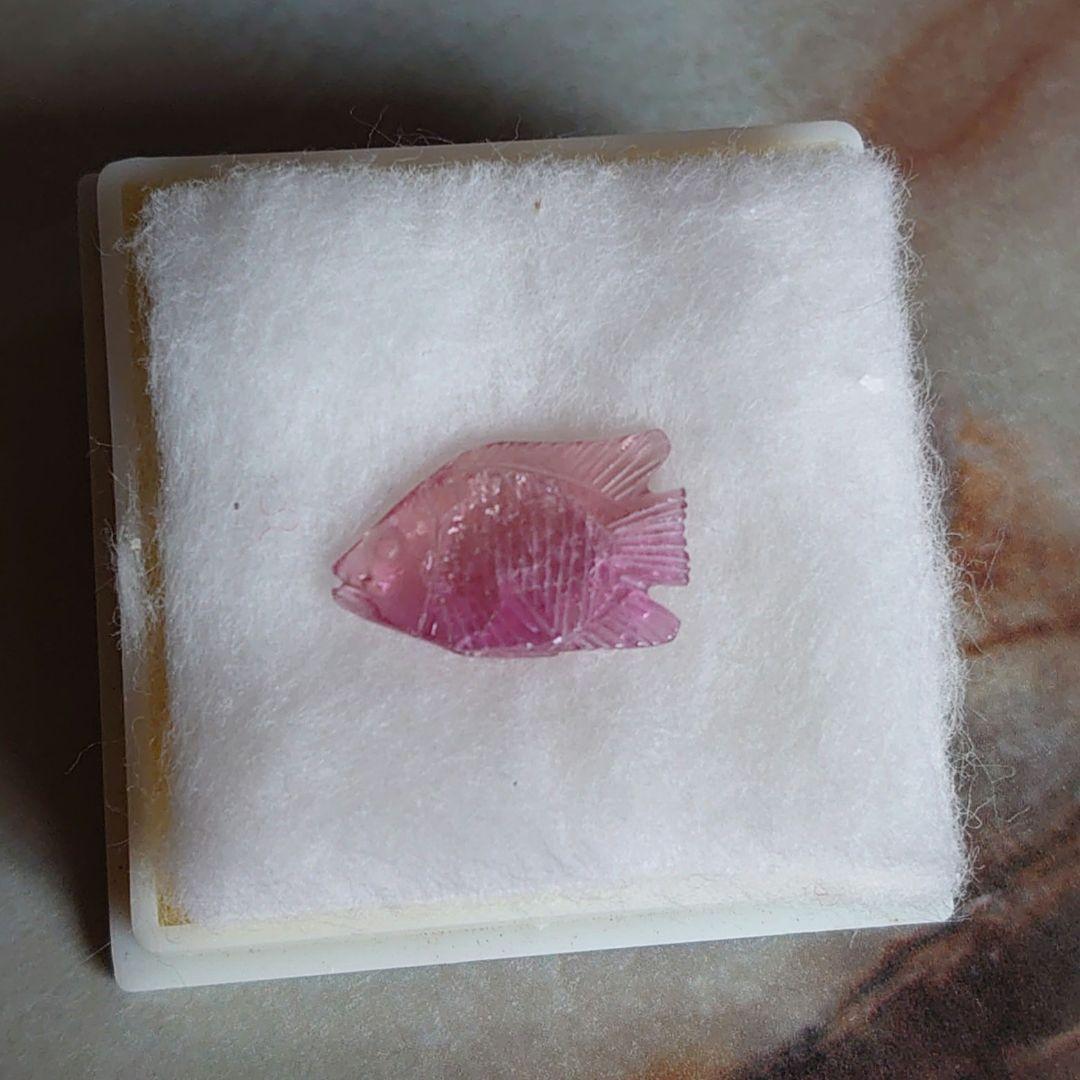 トルマリン・ルース ・魚形カービング