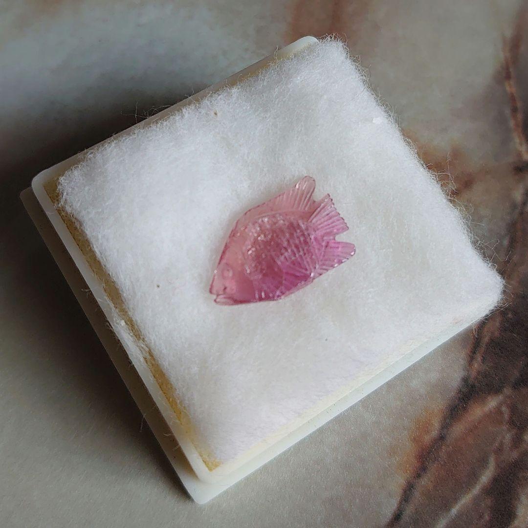 トルマリン・ルース ・魚形カービング