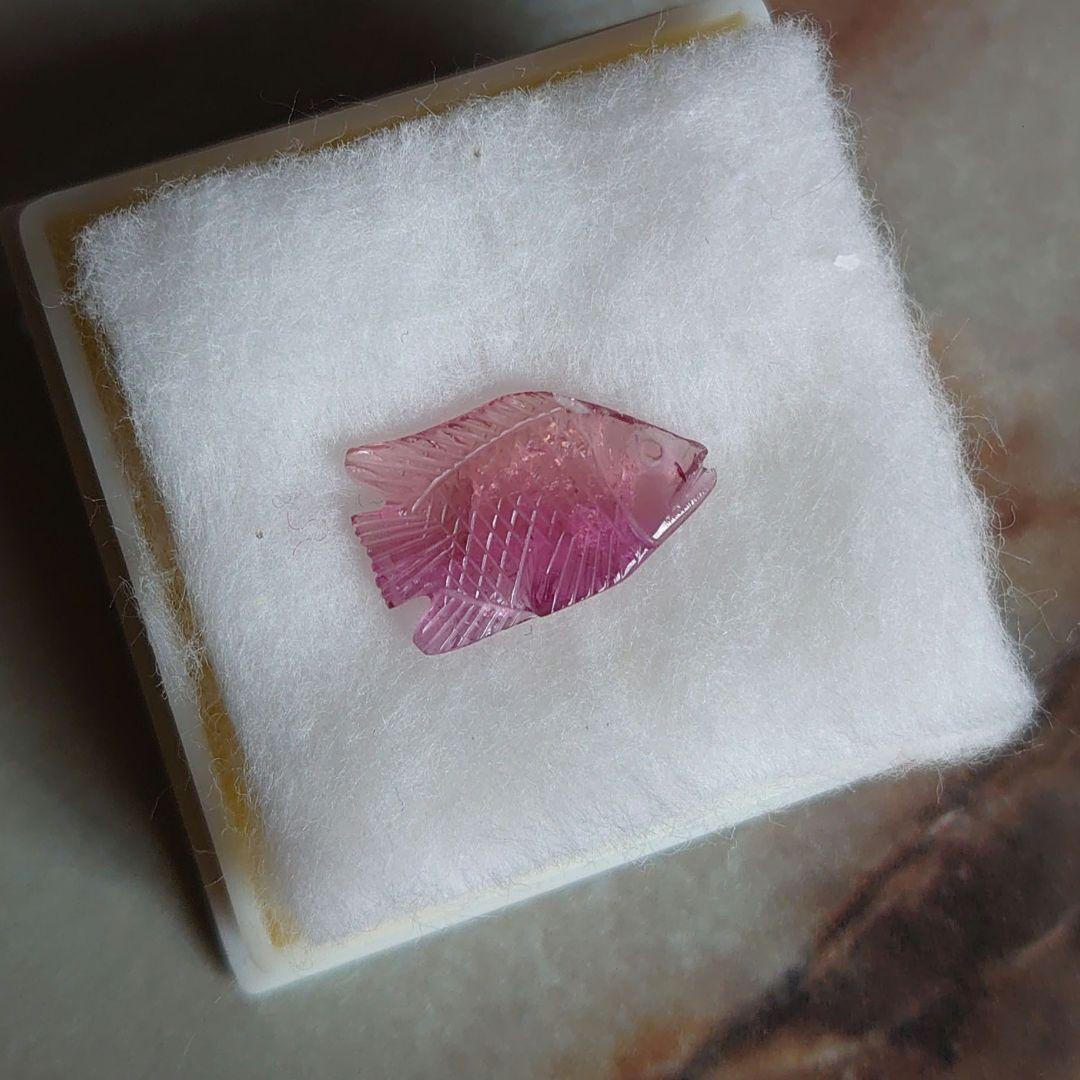 トルマリン・ルース ・魚形カービング