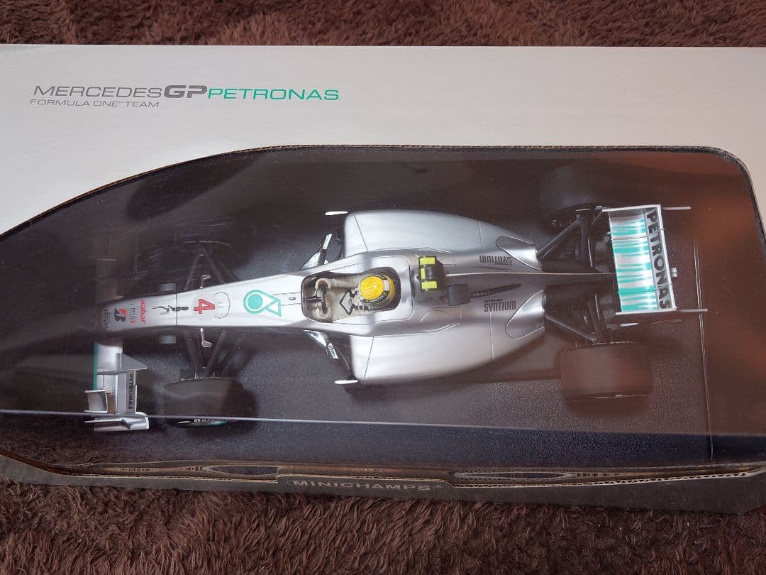 MINICHAMPS 1:18 F1 メルセデス　ニコ・ロズベルグ 1 /18