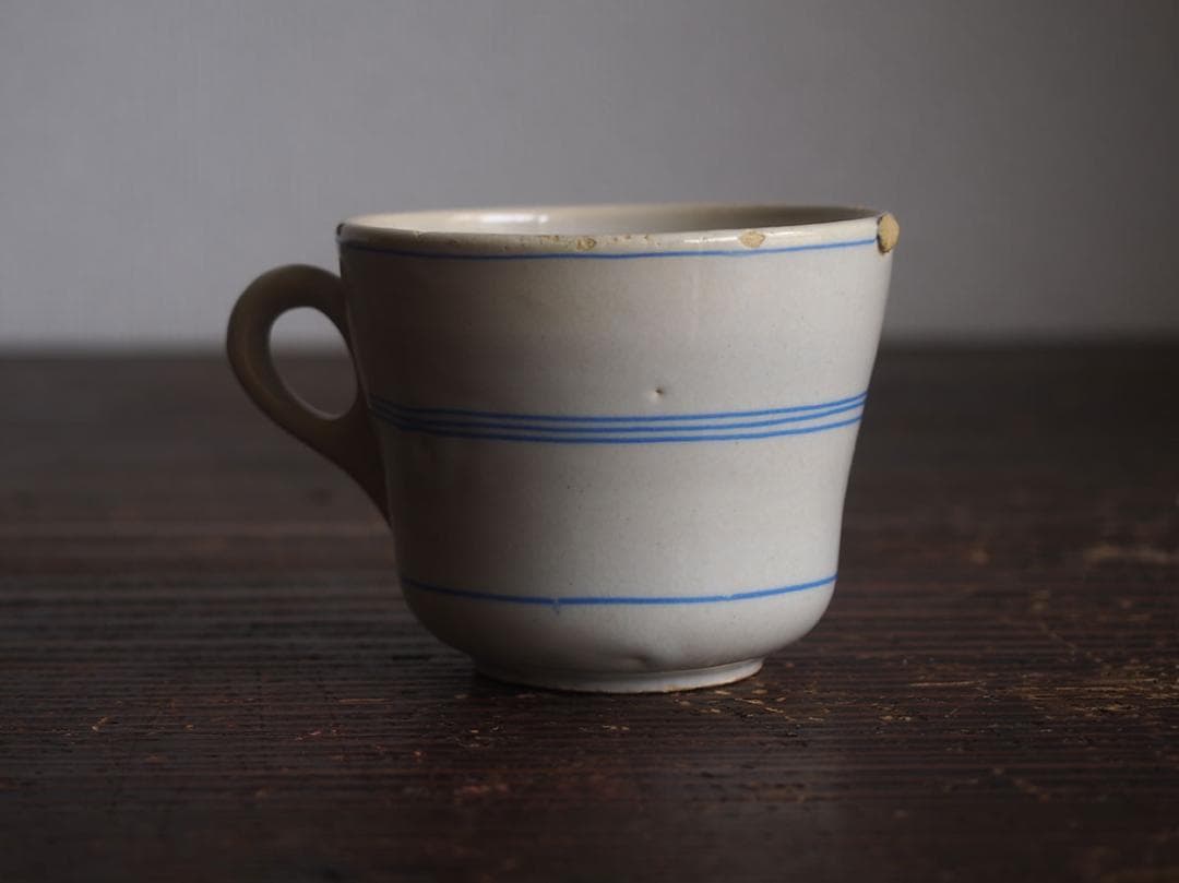 白に青いラインの素朴な小カップ マニセス 陶器 スペイン古陶/K213