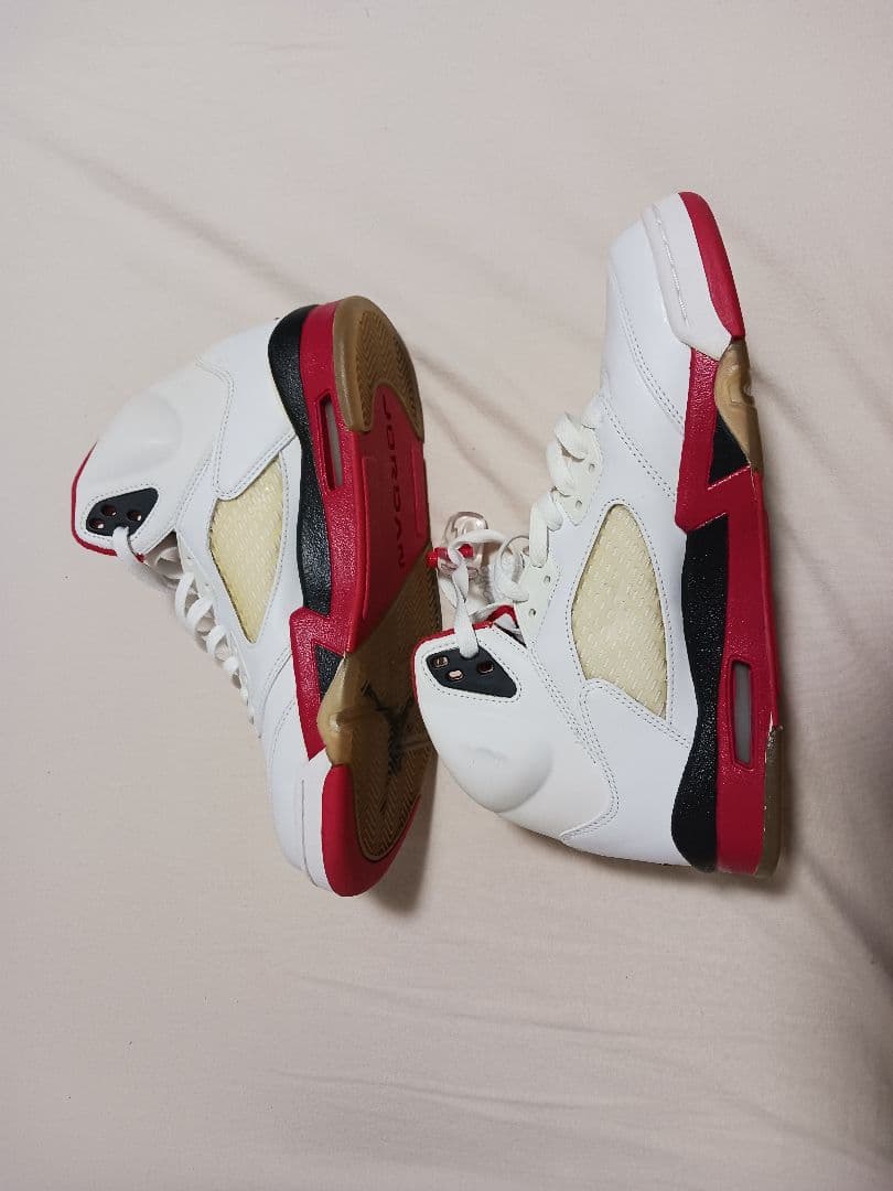AIR JORDAN 5 RETRO 　エアジョーダン　スニーカー