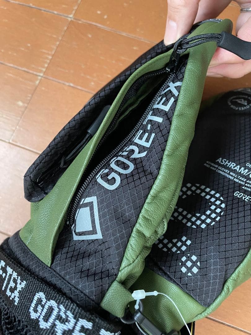GORE-TEX ASHRAM GLOVES オリーブグリーン　新品　未使用