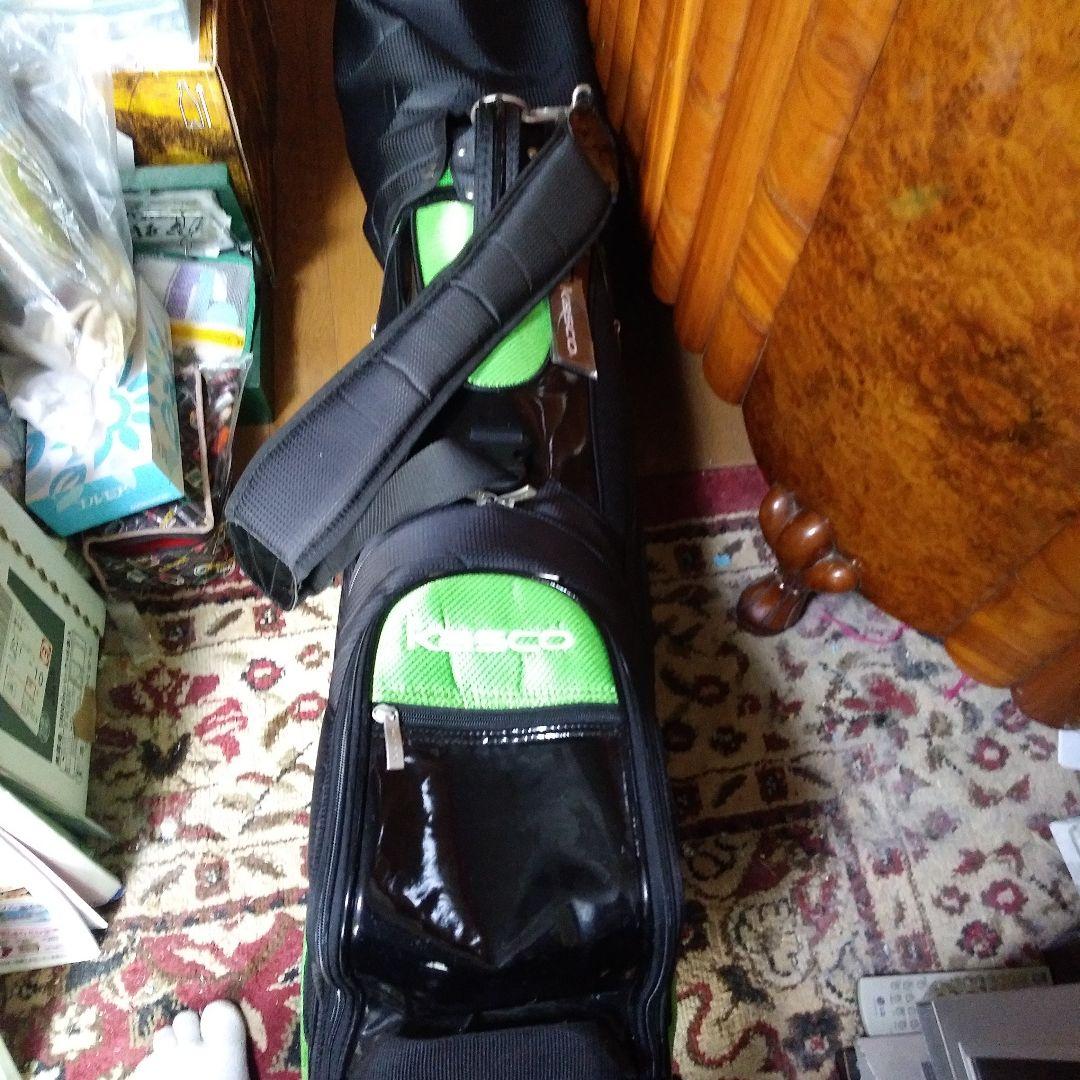 キャスコキャディバック美品、色ブラックをベースにグリーンのデザインが入ってます