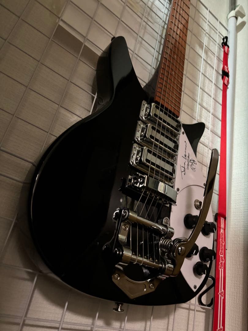 Rickenbacker 325タイプ