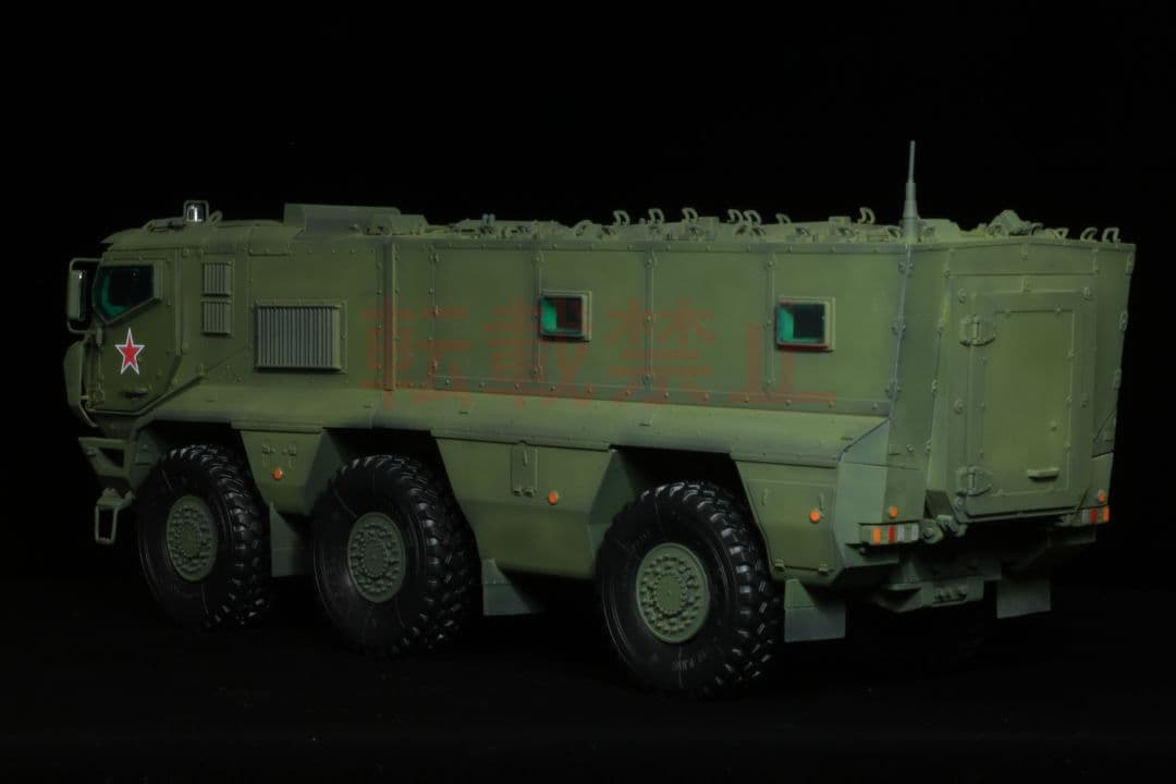 完成品 1/35 ロシア軍 タイフーンK 装甲兵員輸送車 プラモデル タコム