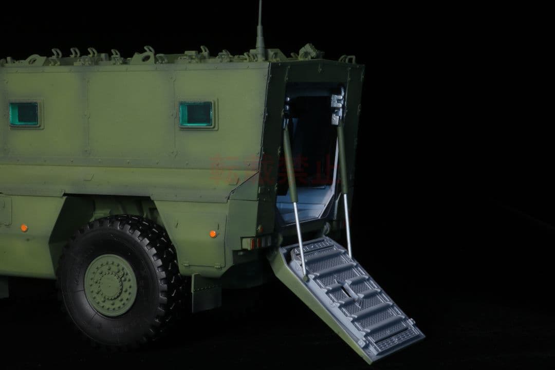 完成品 1/35 ロシア軍 タイフーンK 装甲兵員輸送車 プラモデル タコム