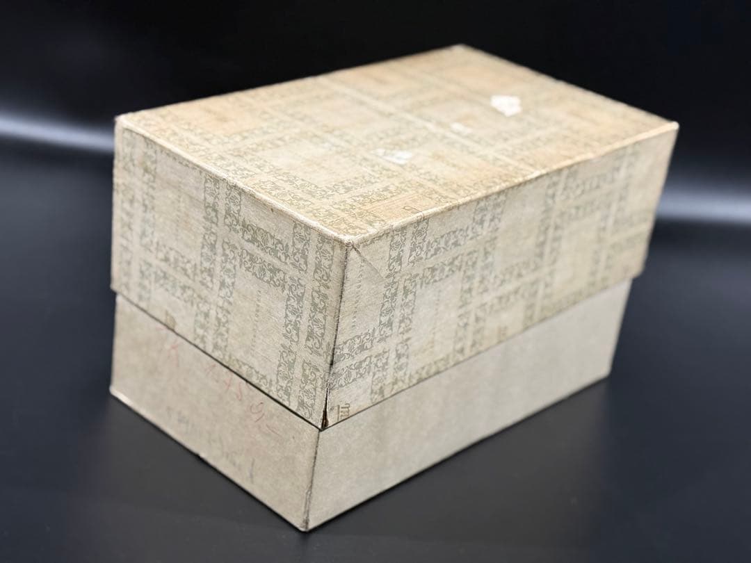 モーゼル クリスタル　赤色　鹿彫刻　八角形　花瓶