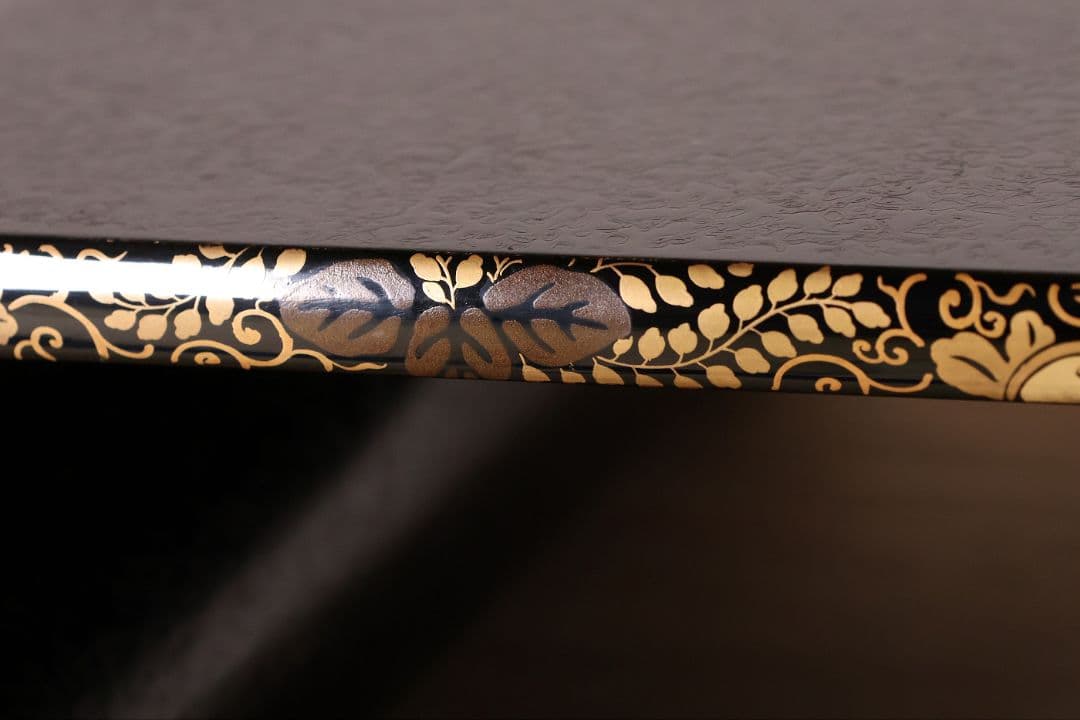 木製 漆塗 巻足 平卓 金蒔絵 丸菊 桐唐草 黒塗 漆芸 花台【MB106】