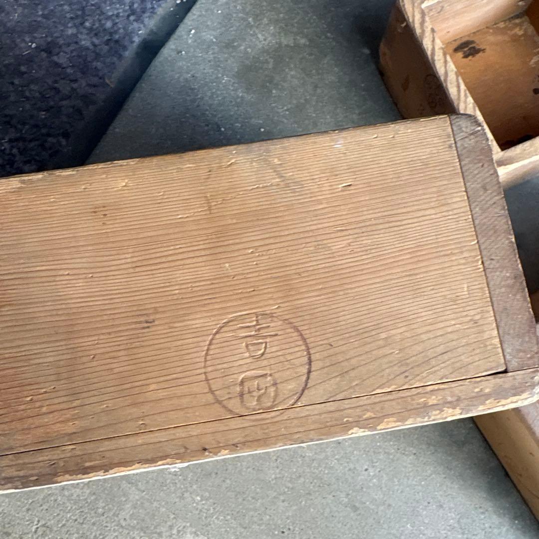 木製の重ねられる収納箱4つセット