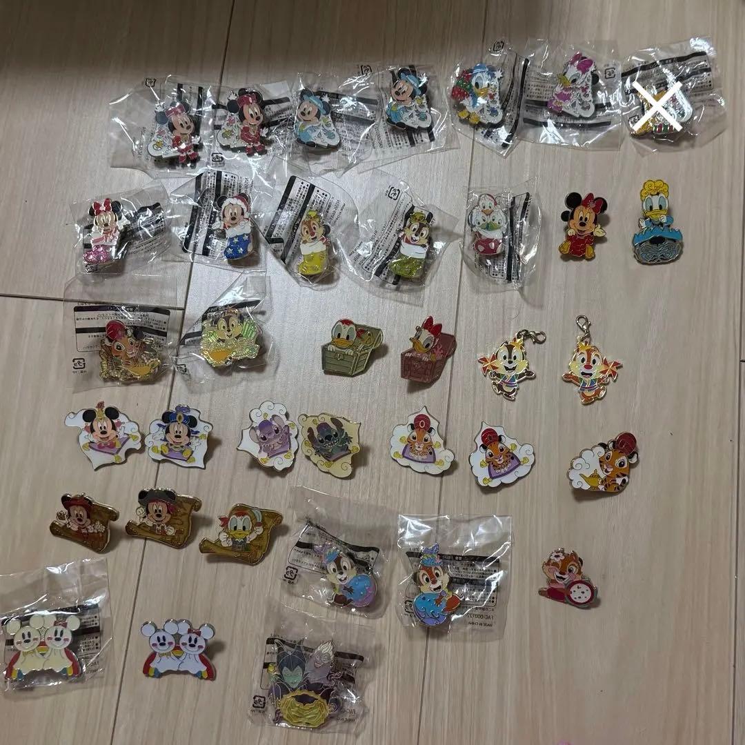 ディズニー ピンバッジ チャーム 35個 バラ売り可
