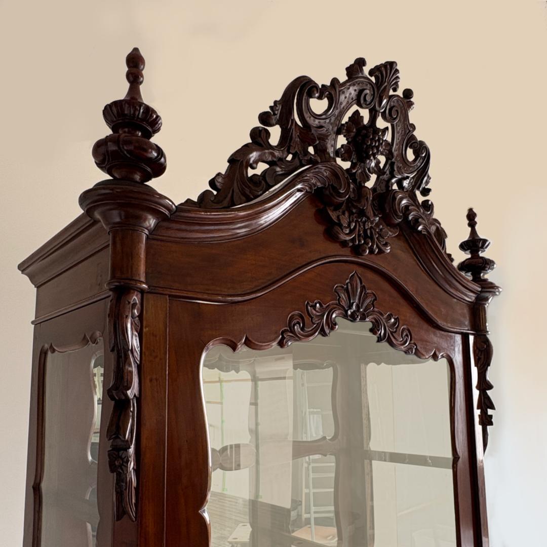 ロココスタイル 猫脚＆カルトゥーシュ彫刻のワードローブ