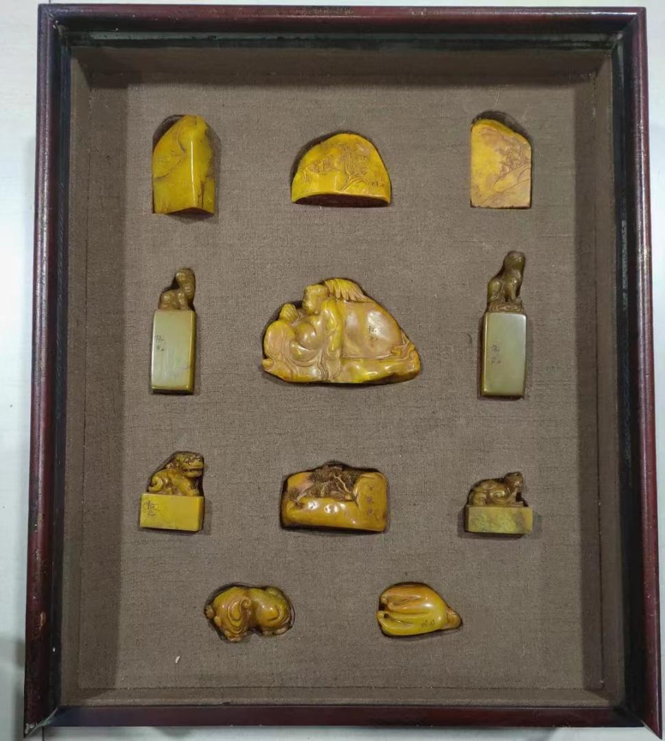 中国古美術・田黄石の印鑑セット・純手彫り・木箱付・細密彫・篆刻・案頭・文房具
