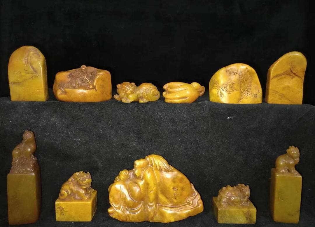 中国古美術・田黄石の印鑑セット・純手彫り・木箱付・細密彫・篆刻・案頭・文房具