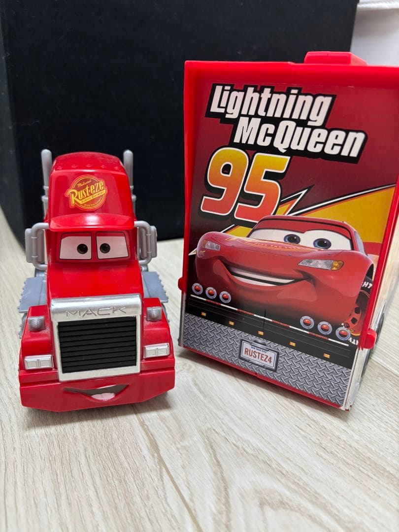 たくさんのせよう！大きなマック　カーズ3タイプ　トミカ　箱あり