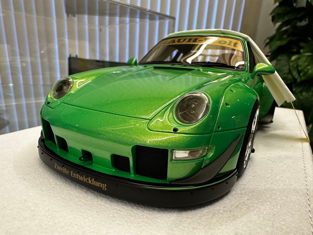 Fuelme RWB993 1/18 プロトタイプ 緑