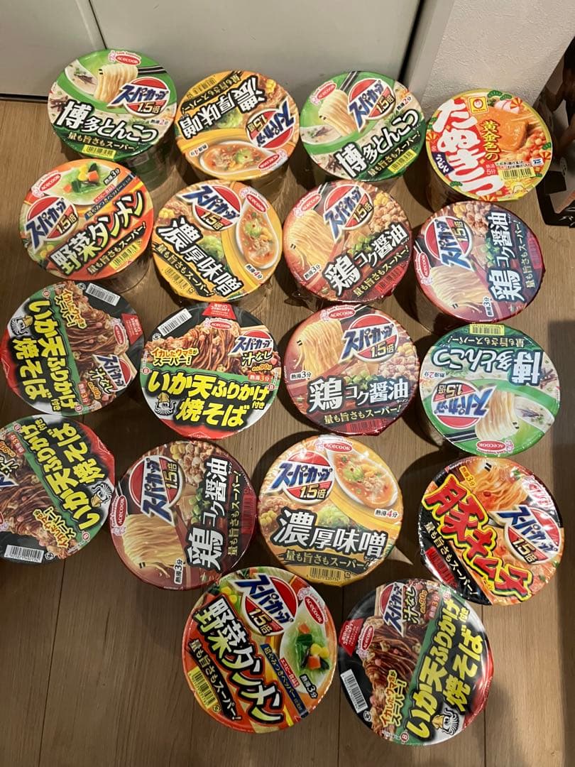 カップ麺　お菓子大容量