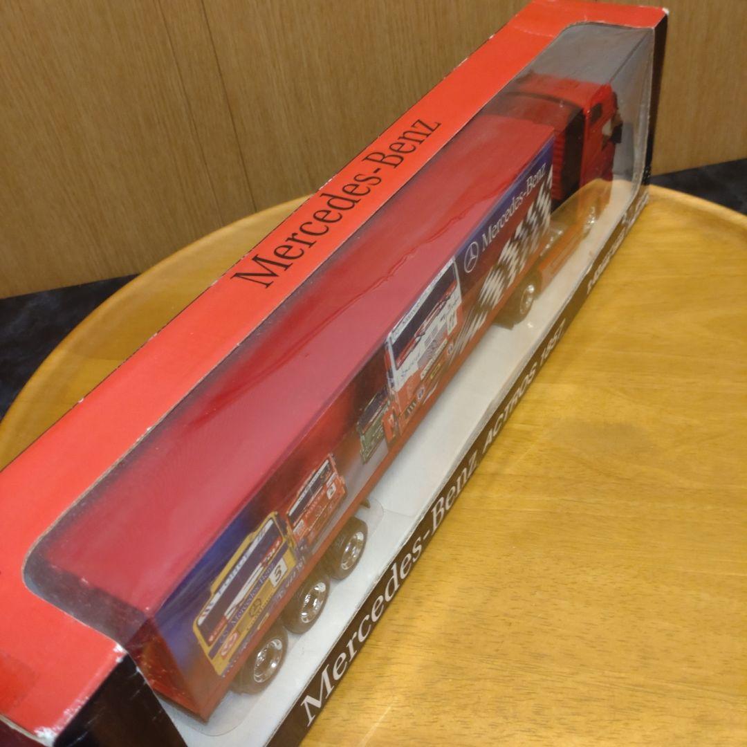 メルセデスベンツ　大型トレーラー