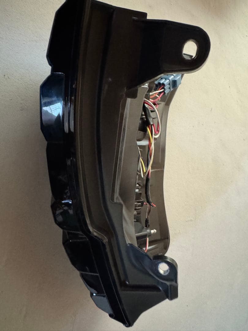 ランドクルーザープラド　流れるLEDスモークテールランプ